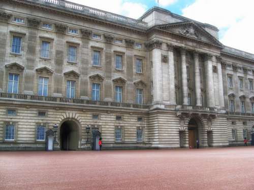 Building Buckingham Palace London English