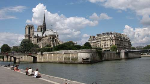 Cathedral Paris Seine