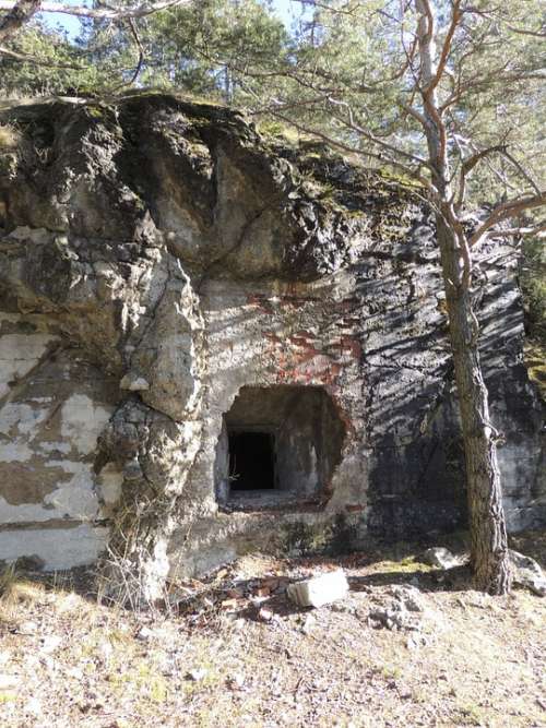 Cave Bunker Input Rock Hiding Places