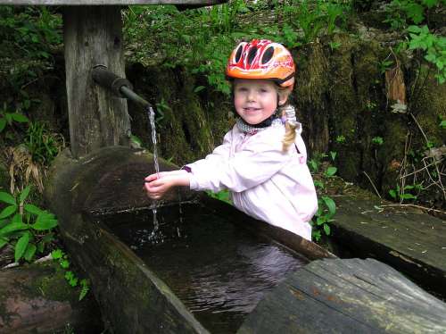 Child Refreshment Leisure Fountain Trough Helm