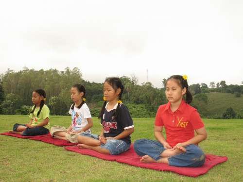 Children Buddhists Tailor Seat Meditate Thailand