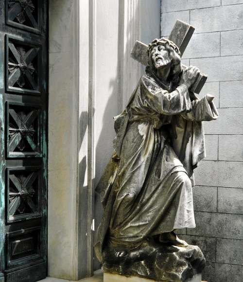 Christ Cruz Monument Sculpture Iron Religion