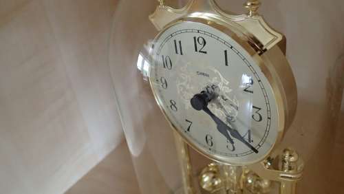 Clock Time Isolated Glass