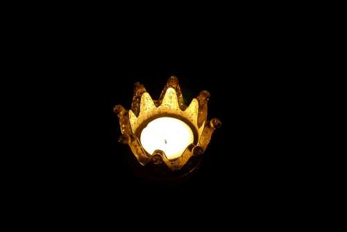 Crown Fire Flame Light Black Background Shining
