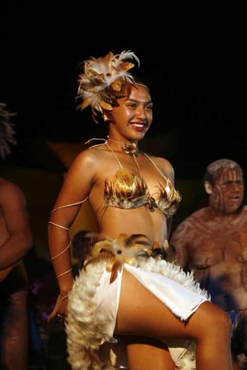 Dancing Ethnic Women Costume Typical Rapa Nui