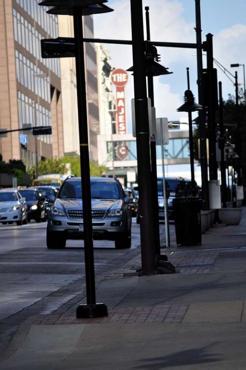 Downtown Dallas Cars Light Posts Busy Rush Hour