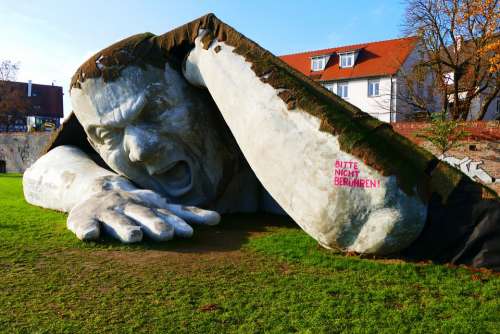 Ervin Ahmad Lóránth Sculpture Giant Stone Cry