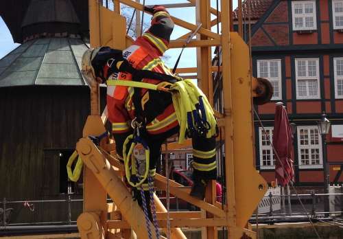 Fire Exercise Crane Climb Feuerloeschuebung