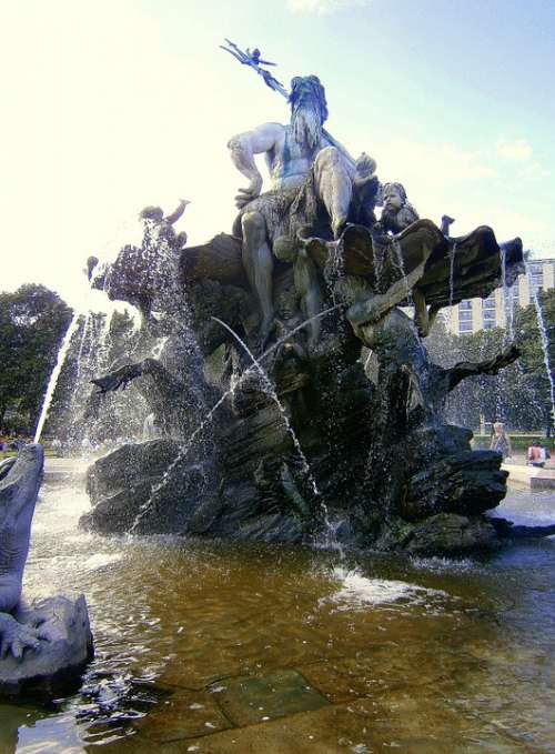 Fountain Water Jet Gargoyle Water Basin Water