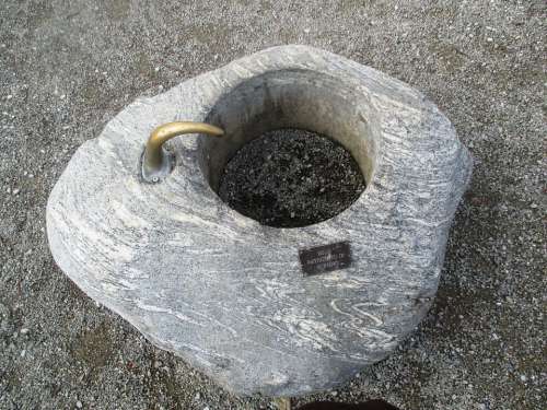Fountain Stone Shield Patrizio Di Milano Pebble