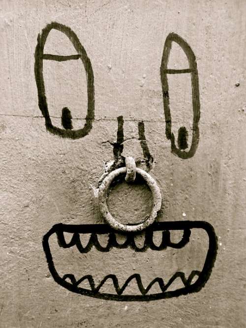 Fun Art Graffiti Wall Face Ring Graphic Edding