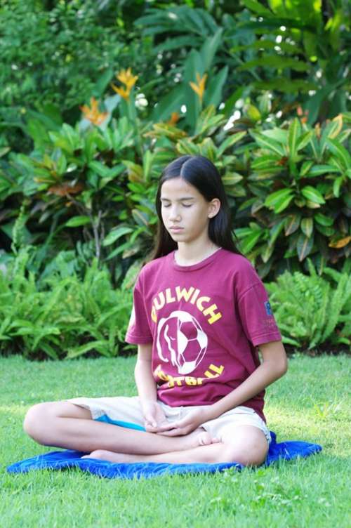 Girl Buddhist Meditate Buddhism Thailand