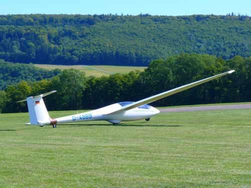 Glider Flying Motorlos Meadow