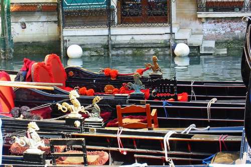 Gondolas Venice Italy Gondolier Channel Boats