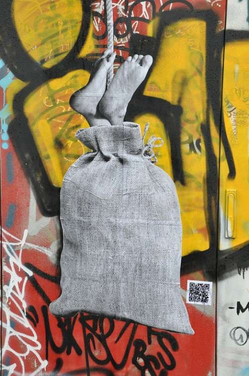 Graffiti Wall Lake Dusia Of Berlin Bag Feet Legs
