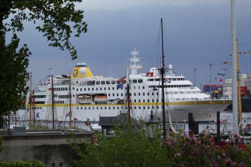 Hamburg Elbe Port Germany Boats Water Ship Sea