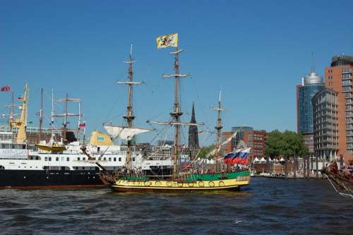 Hamburg Port Ships