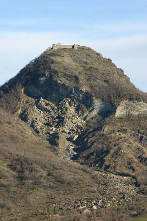 Hills Romagnole Fart Castle