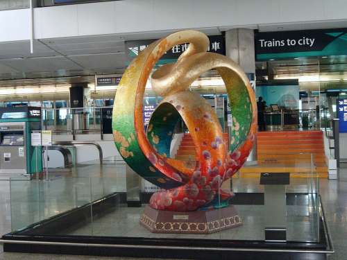 Hong Kong Airport Statue