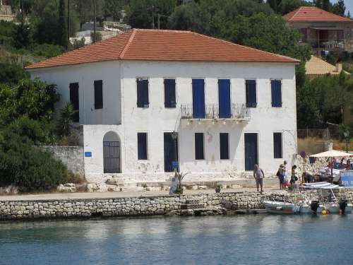 House Greece Port White