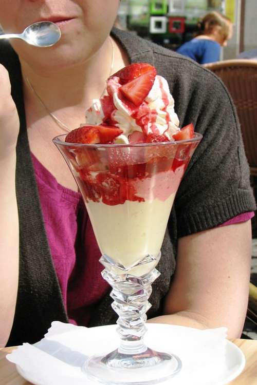 Ice Cream Sundae Ice Delicious Strawberry