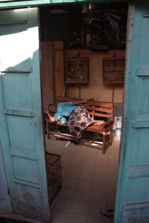 Indonesia Woman Sleep Siesta Observed