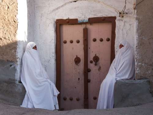 Iran Isfahan Women Varzaneh Veil Veiled