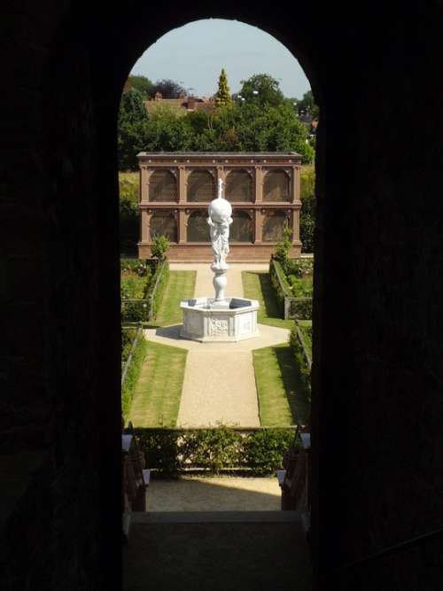 Kenilworth Castle Elizabethan Garden Atlas Fountain