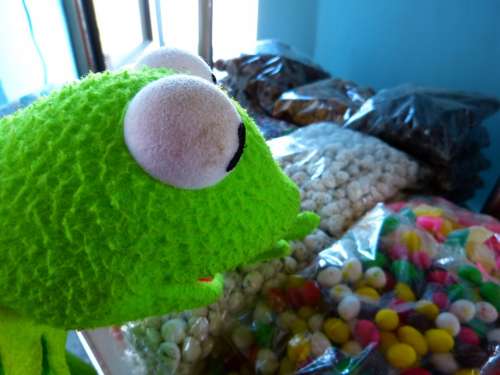 Kermit Frog Shopping Candy Delicious Colorful