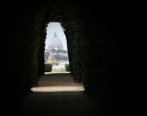 Key Hole St Peter'S Basilica Rome Hedge Vatican