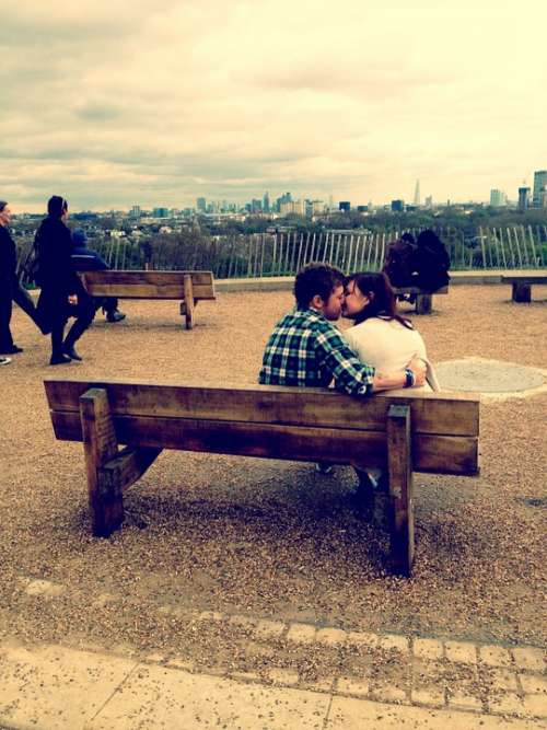 Kiss Park London Weather Romantic Love Happy