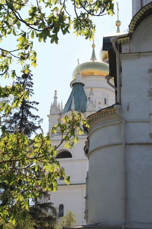 Kremlin Church Square White Walls Domes Green Trees