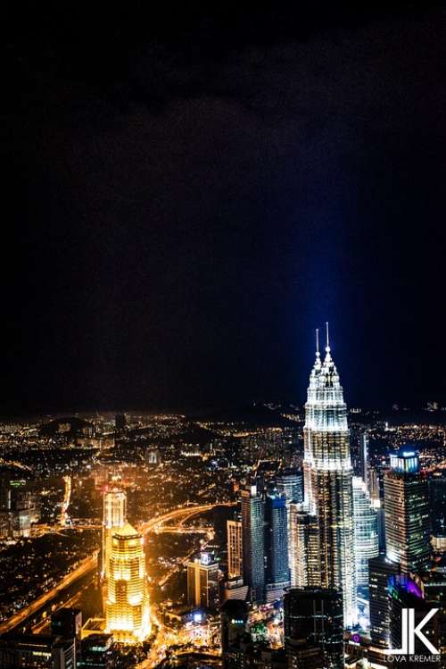 Kuala Lumpur Petronas Twin Towers Building Black
