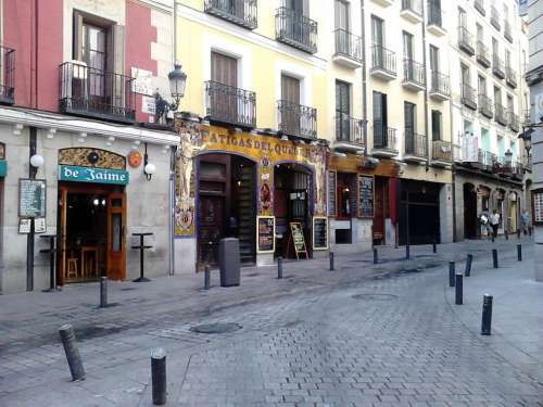 Labors Of Love Street Cruz Madrid Tavern Boozer