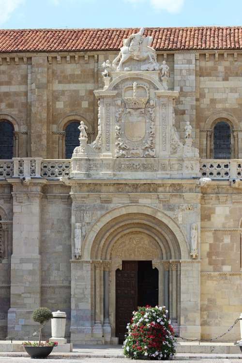 Leon San Isidoro Monument Door Architecture