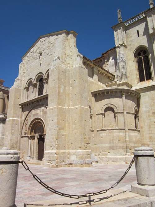 Leon San Isidoro Monument Romanesque Architecture