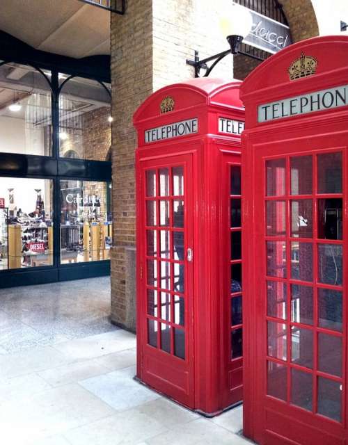 London Cabins Phone Red