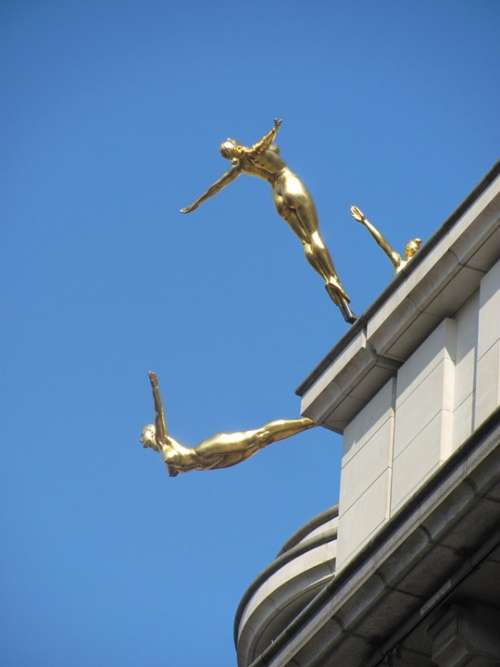 London Sculpture Naked Gold Sky Woman