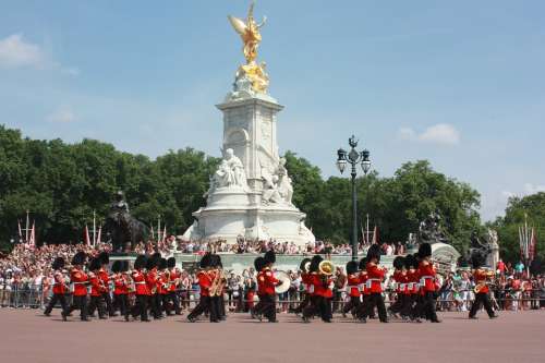London Parade Crowd Buckingham Palace England