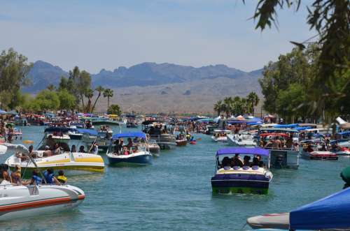 London Bridge Lake Havasu Boats Sun Memorial Day