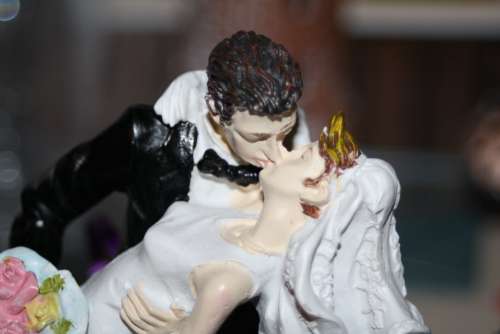 Lovers Bride And Groom Kiss Figure