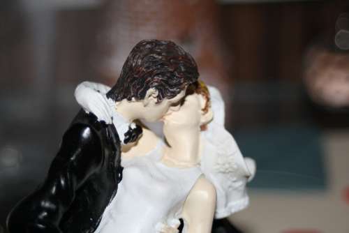 Lovers Bride And Groom Kiss Figure