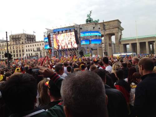 Massenveranstalung Football Brandenburg Gate Berlin