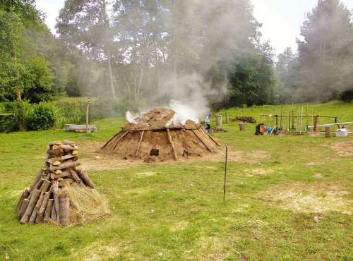 Meadow Smoke Smoking Köhler Mud Hut Craft