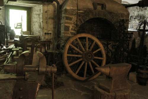Middle Ages Forge Workshop Old Castle Wagon Wheel