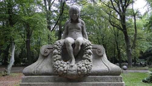 Monument Figure Character The Little Girl Faith