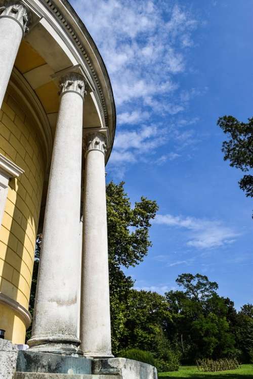 Monument Historically Columnar Building