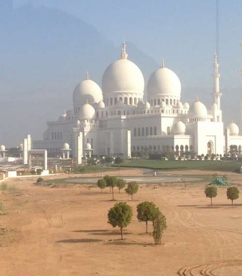 Moshe Abu Dhabi Building Islam Couple Arabic