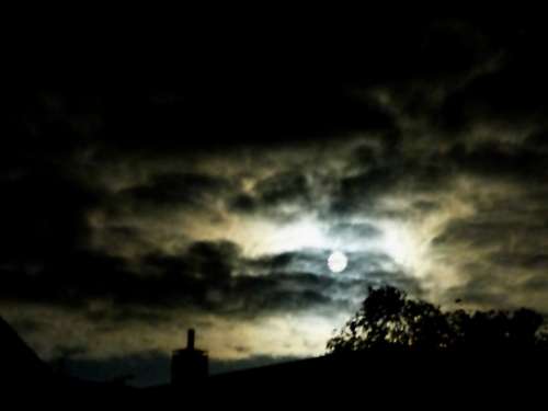 Night Full Moon Gespenstig Blurry Dream Clouds