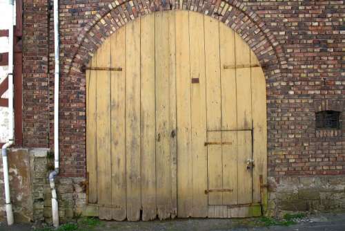 Old Gate Old Door Wall Lapsed Barn Brick